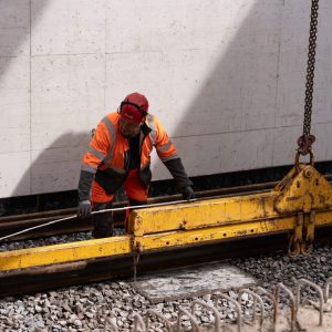 Gleisbauarbeiten an einer Bahnstrecke.